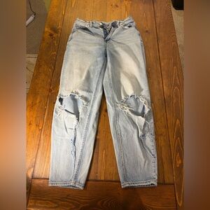 American Eagle Outfitters Light Wash Ripped Boyfriend Jeans